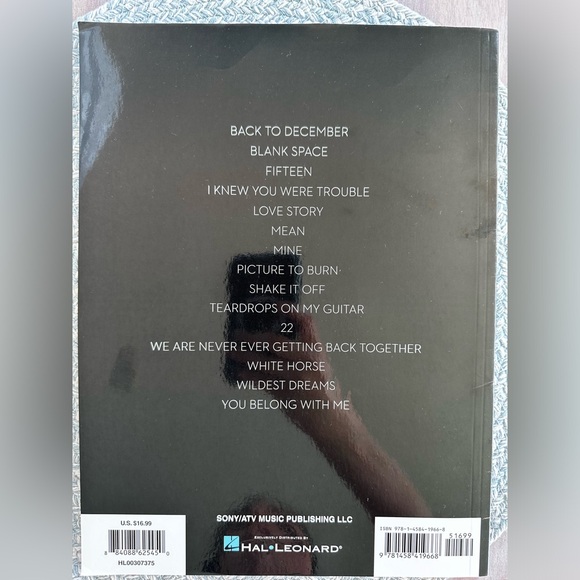 Taylor Swift Piano Book by Hal Leonard 2nd Edition. Great condition. - Picture 2 of 3